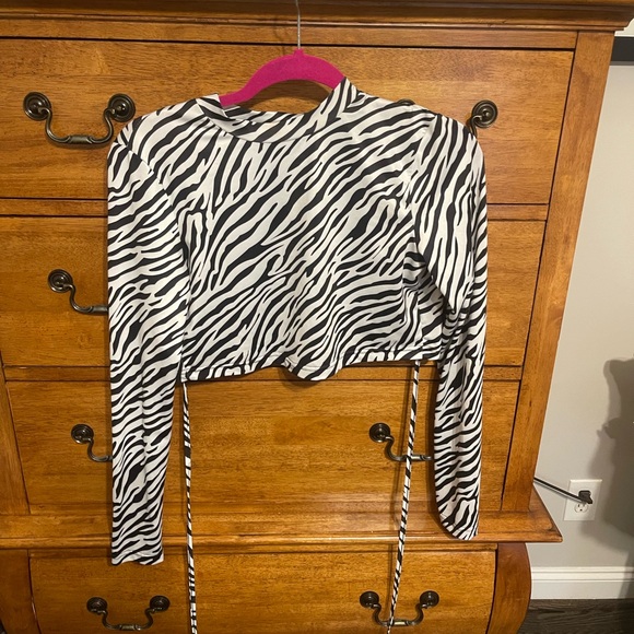Zebra Print Crop Top - Picture 4 of 6